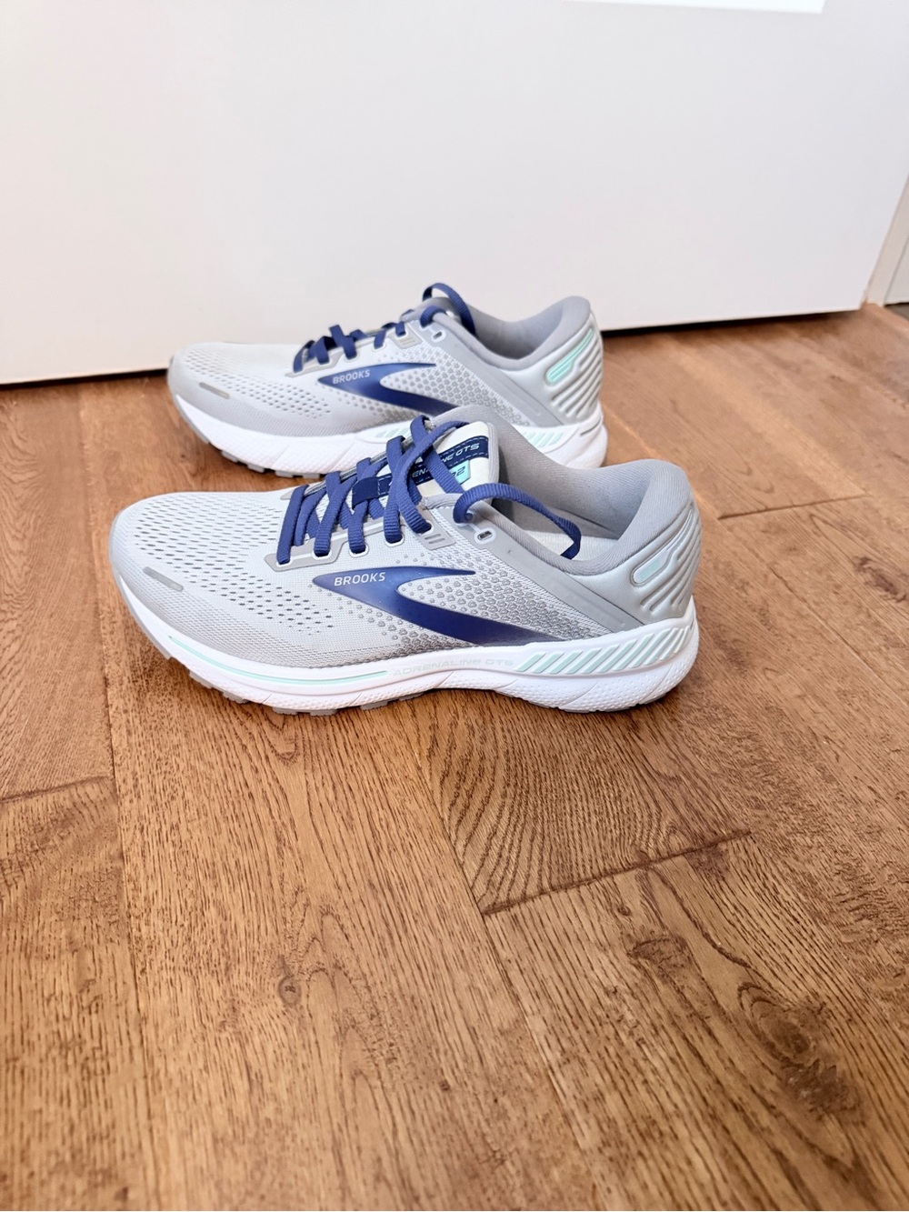 Brooks Adrenaline GTS 22 Running Shoes Women’s 8 Wide Sneaker 1203531D045 Gray
